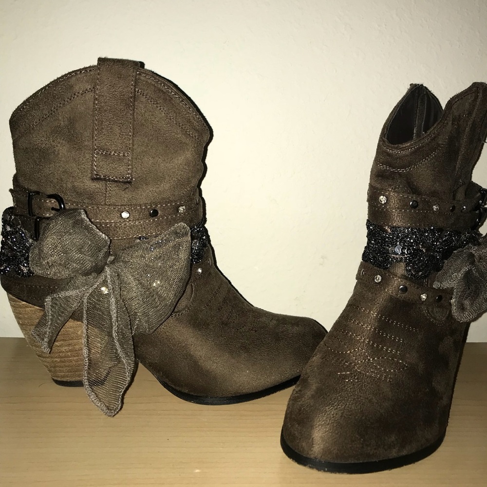 Sparkle Cowboy Booties ✨